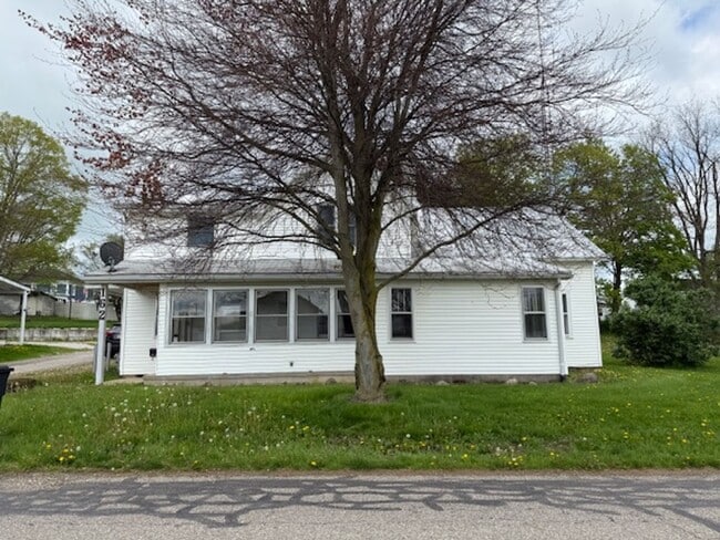 property at 1-162 1/2 School St