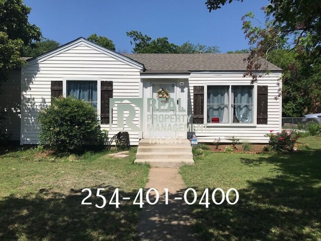1201 W 11th St in McGregor, TX - Building Photo - Building Photo