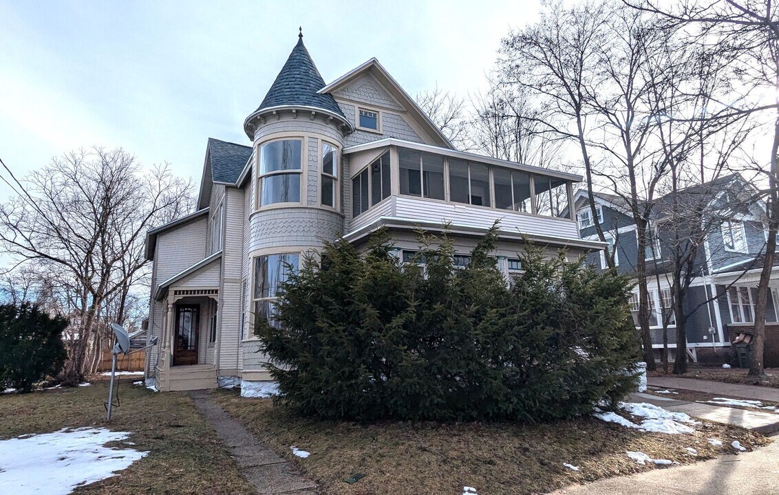 1450 Clinton St in Muskegon, MI - Building Photo