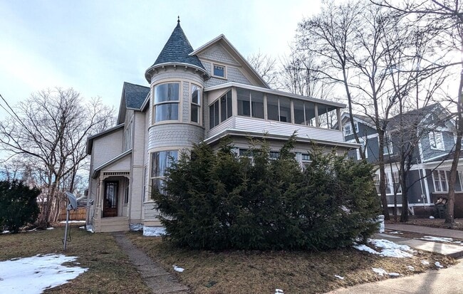 property at 1450 Clinton St