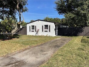 1531 N 70th Terrace in Hollywood, FL - Building Photo - Building Photo