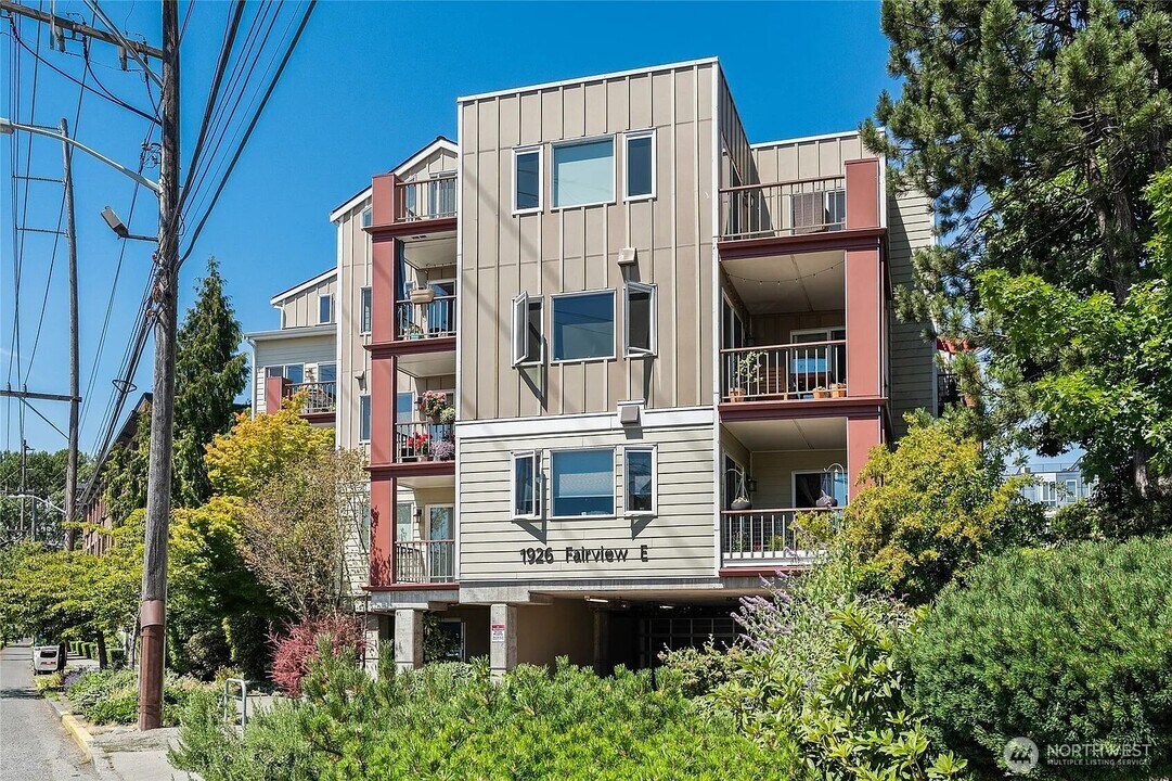 1926 Fairview Ave E in Seattle, WA - Building Photo