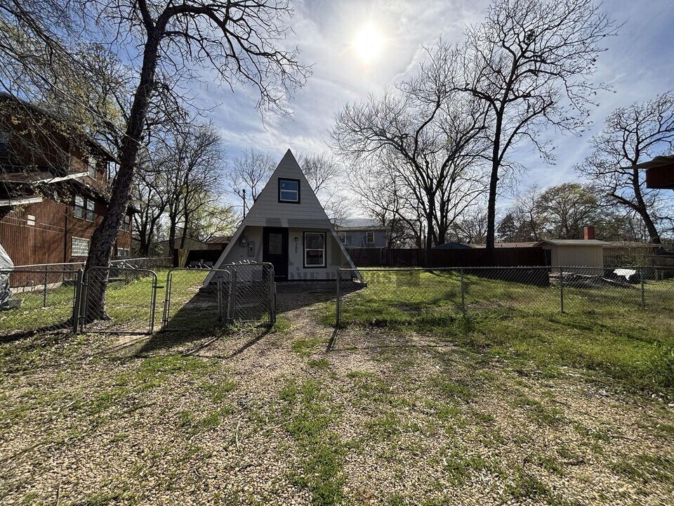 285 Whispering Oaks Trail in Mabank, TX - Building Photo