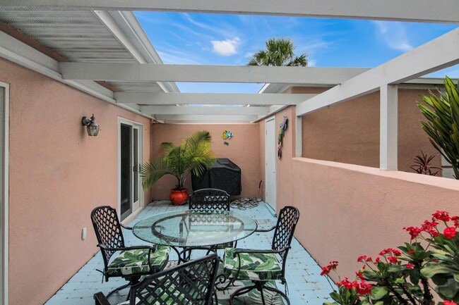 340 Cerromar Way in Venice, FL - Building Photo - Building Photo