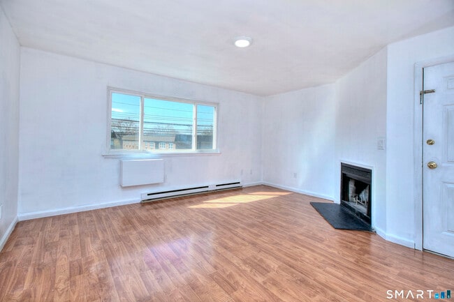 638 Cove Rd in Stamford, CT - Building Photo - Building Photo