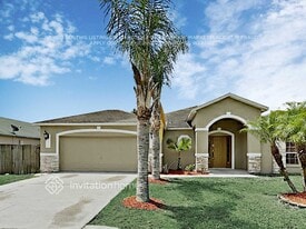 674 Milan Dr in Kissimmee, FL - Building Photo
