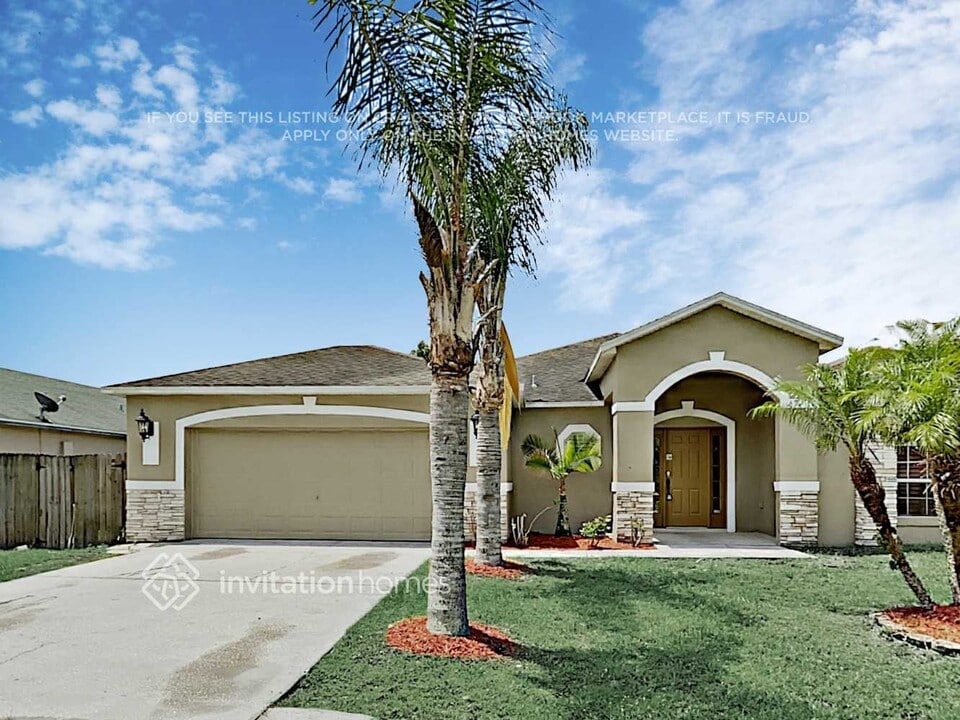 674 Milan Dr in Kissimmee, FL - Building Photo
