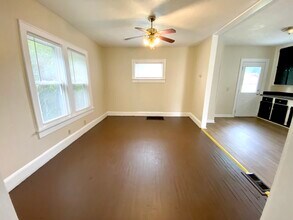 2302 10th St NW in Canton, OH - Foto de edificio - Building Photo