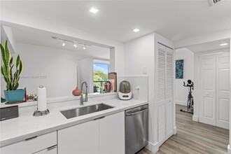 2055 SW 122nd Ave in Miami, FL - Building Photo - Building Photo