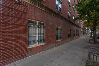 904 De Kalb Ave in Brooklyn, NY - Building Photo - Building Photo