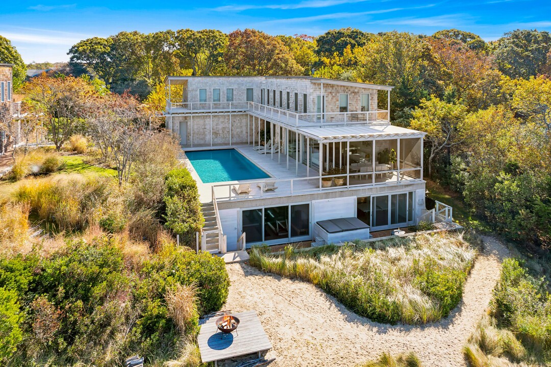 36 Bay Inlet Rd in East Hampton, NY - Building Photo