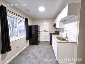 8424 Jackson Ave in Warren, MI - Building Photo - Building Photo