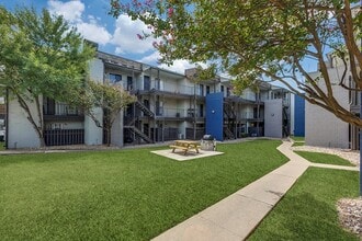 Mission James Place Apartments in Austin, TX - Building Photo - Building Photo