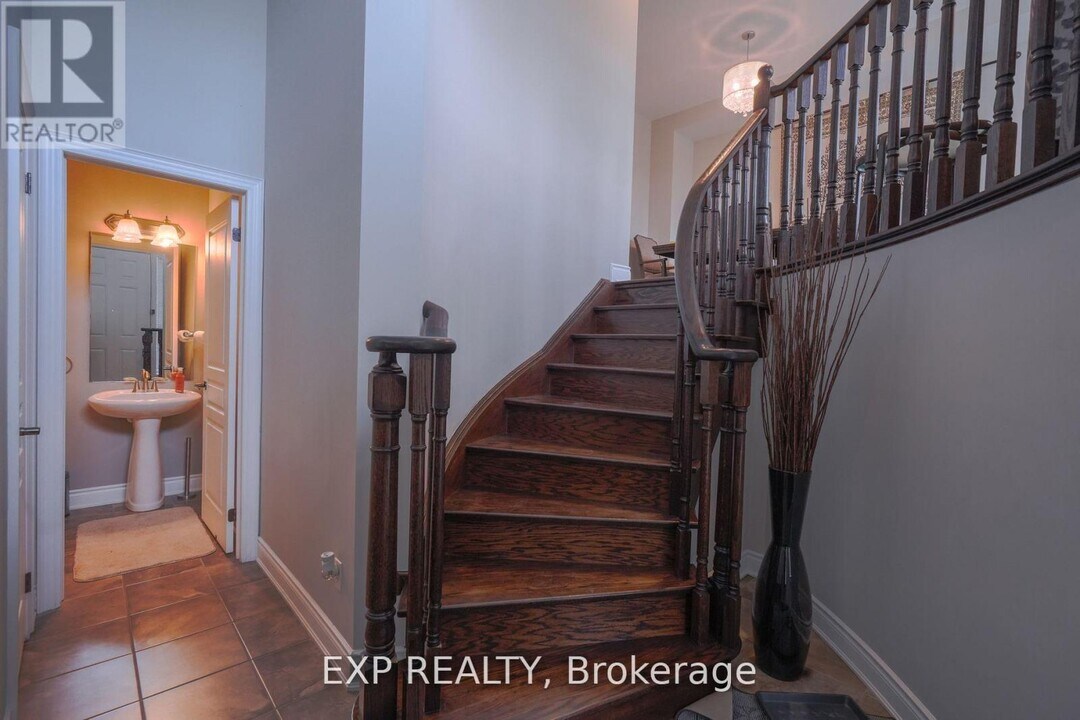 4135 Shipp Dr in Mississauga, ON - Building Photo