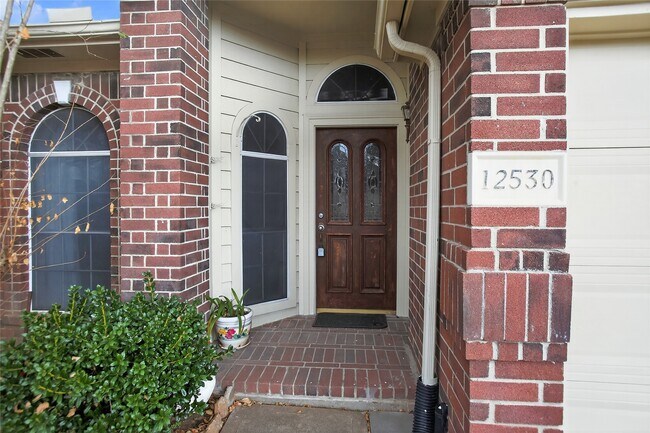 12530 Meadowglen Dr in Stafford, TX - Building Photo - Building Photo