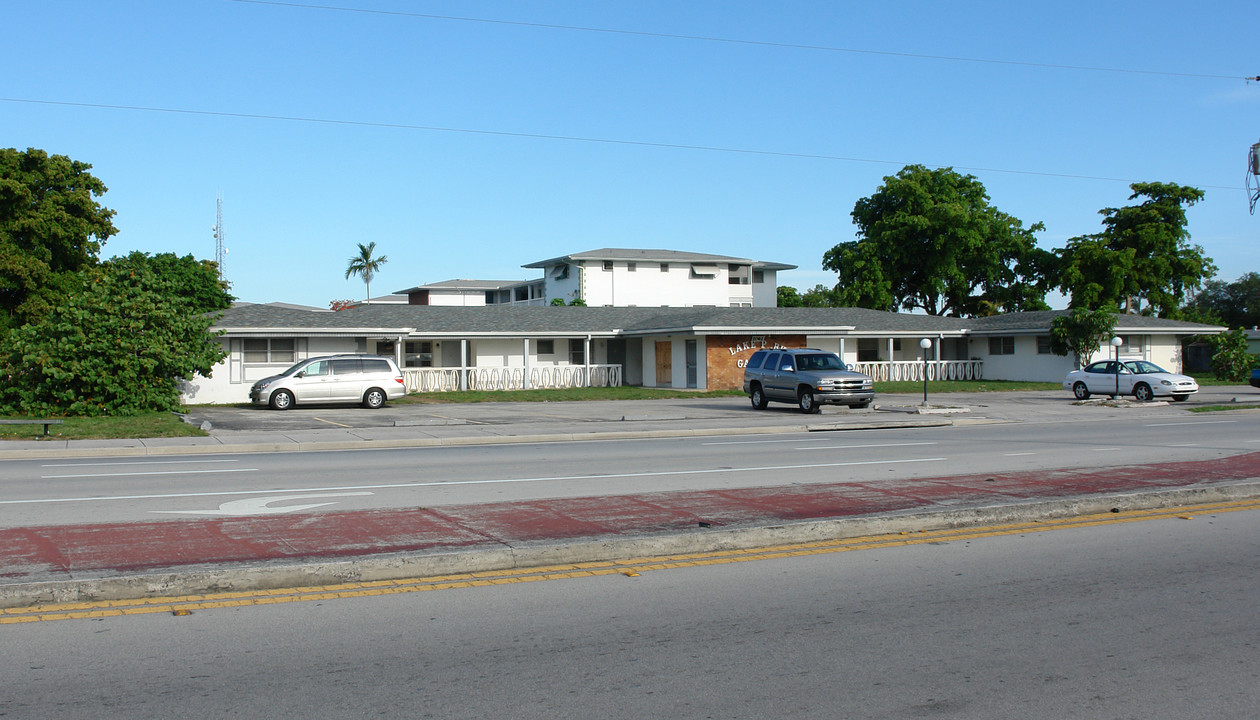 Lake Park Gardens in Plantation, FL - Foto de edificio