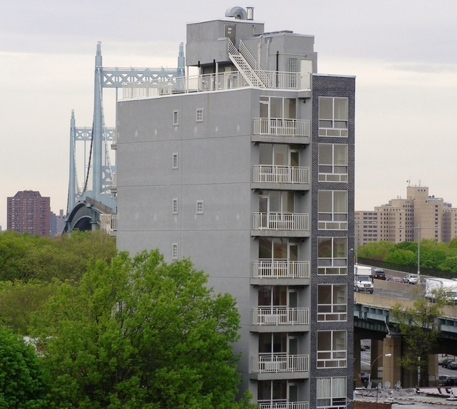 2520 Crescent St in Astoria, NY - Building Photo