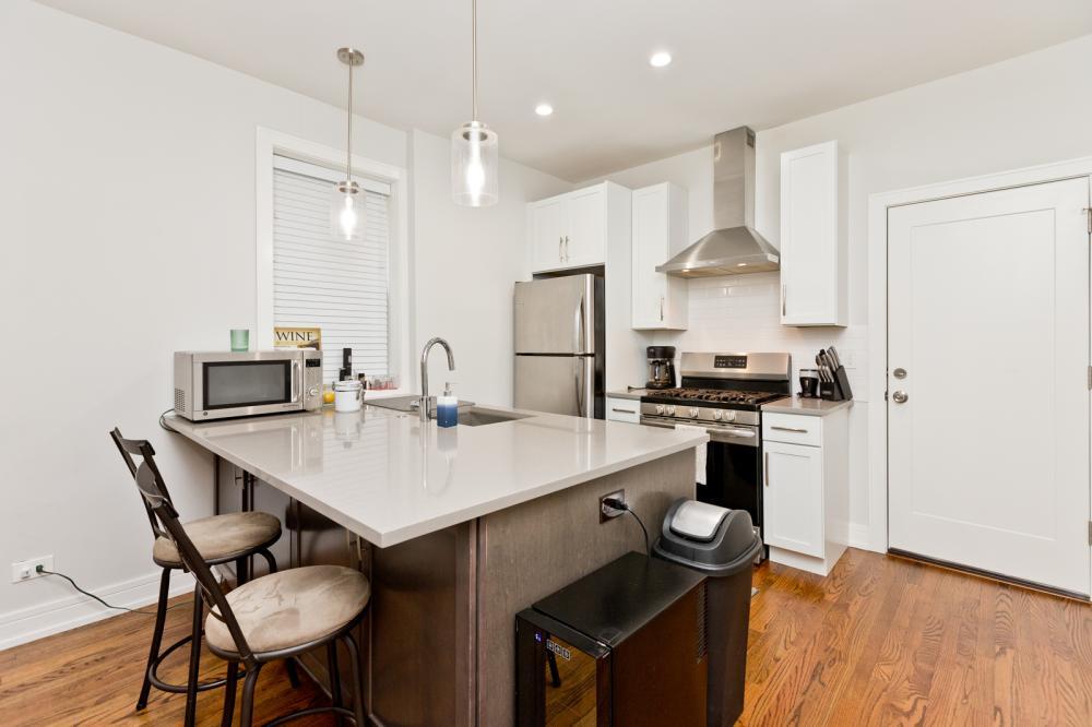 2045 N Wolcott Ave in Chicago, IL - Building Photo