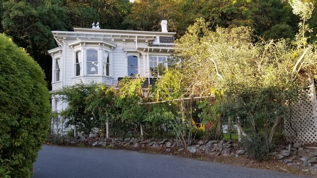 14 Sentinel Ct, Unit 1