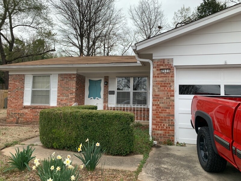 2531 E Skelly Dr in Tulsa, OK - Building Photo