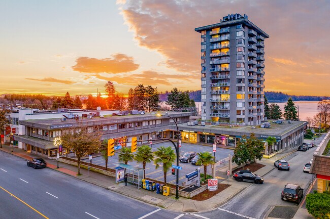 Hollyburn Plaza in West Vancouver, BC - Building Photo - Building Photo