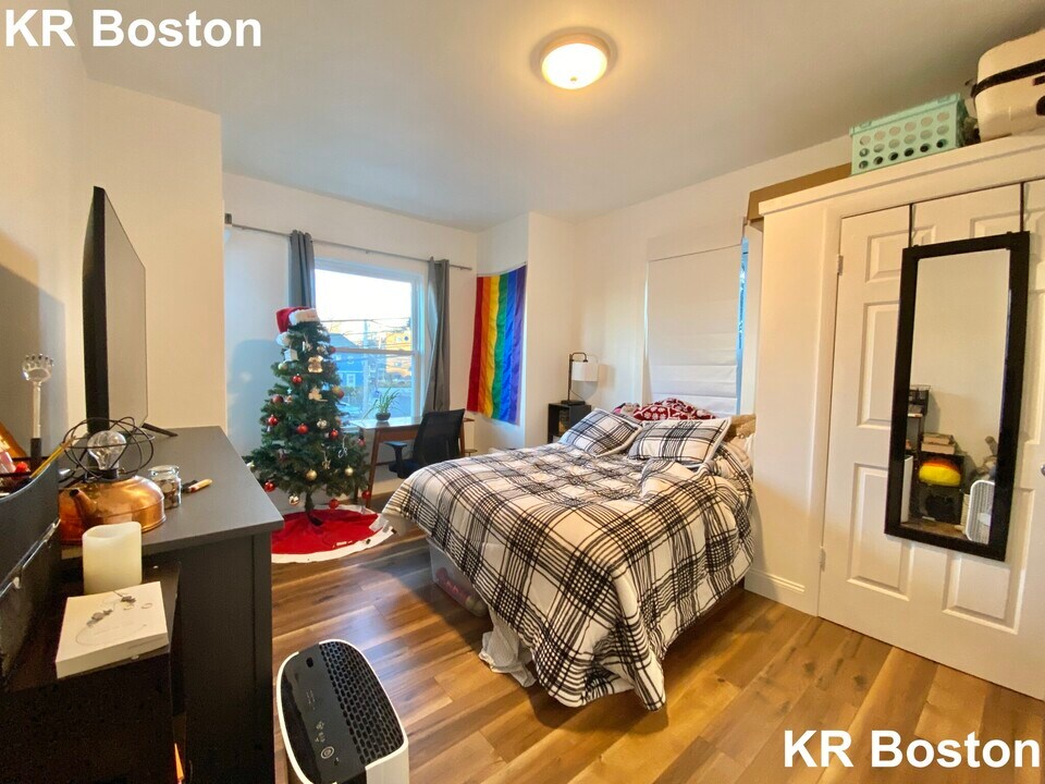 5 Higgins St in Boston, MA - Building Photo