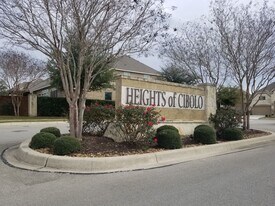 210 Holland Pk in Schertz, TX - Building Photo