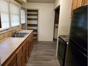 534 S Christine Ave in Wichita, KS - Foto de edificio - Building Photo