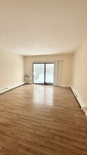 1453 N Winslowe Dr, Unit 303 in Palatine, IL - Building Photo - Building Photo