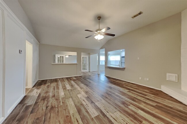 15022 Ringfield Dr in Houston, TX - Building Photo - Building Photo