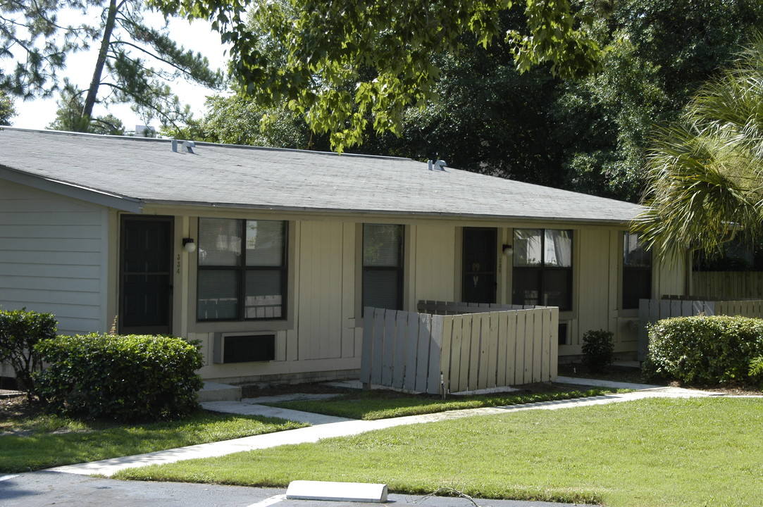 Hidden Pines Apartments in Casselberry, FL - Building Photo