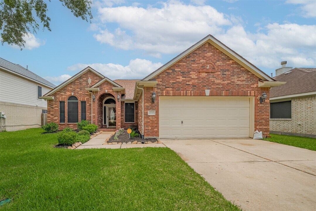 17215 Stratford Green Dr in Sugar Land, TX - Foto de edificio