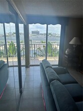 720 Collins Ave in Miami Beach, FL - Building Photo - Building Photo