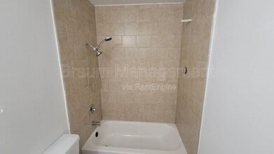 14801 Delano St in Los Angeles, CA - Building Photo - Building Photo