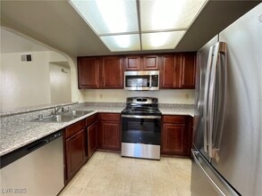 2912 Bluegill Way in Henderson, NV - Building Photo - Building Photo