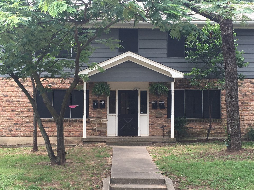 Palmwood Place Apartments in Denton, TX - Foto de edificio