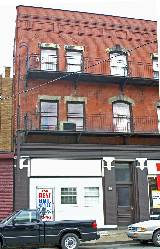 36 N Gallatin Ave in Uniontown, PA - Building Photo - Building Photo