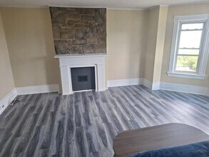 33 Bay View Terrace, Unit 3 in Newburgh, NY - Building Photo - Building Photo