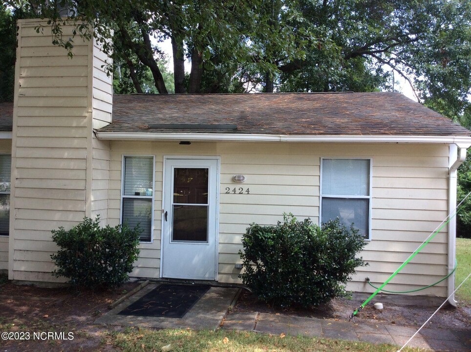 2424 Educational Dr in New Bern, NC - Building Photo