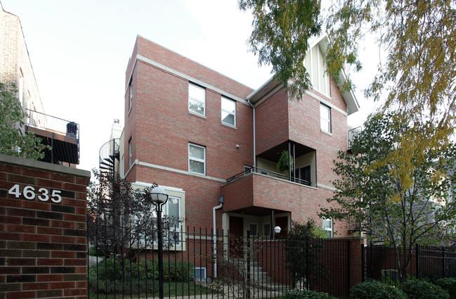 4635 S Ellis Ave in Chicago, IL - Building Photo - Building Photo