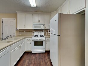 1319 Vine Cir in Mcdonough, GA - Building Photo - Building Photo