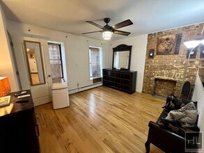 2BR 1BA Garden Level Brownstone w/ Free La in Brooklyn, NY - Building Photo - Building Photo