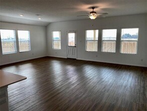 215 Chickasaw Ln in Hutto, TX - Building Photo - Building Photo