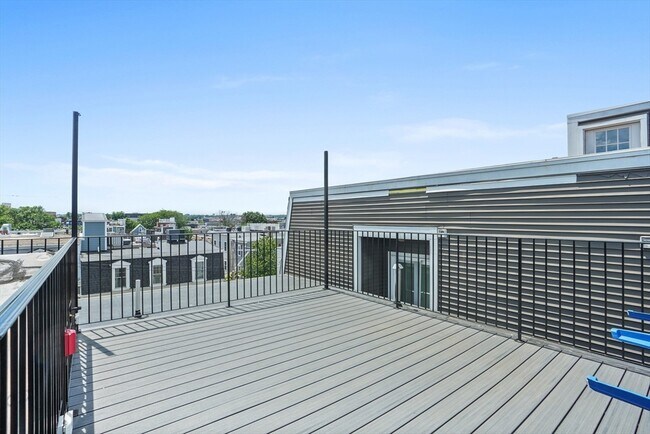 174 W Seventh St-Unit -3 in Boston, MA - Building Photo - Building Photo