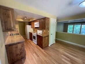 5420 W Hill Rd in Boise, ID - Building Photo - Building Photo
