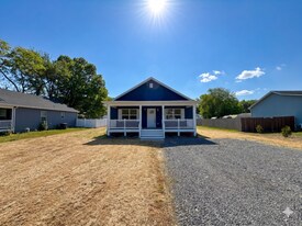990 Ebb Tide Dr in Colonial Beach, VA - Building Photo