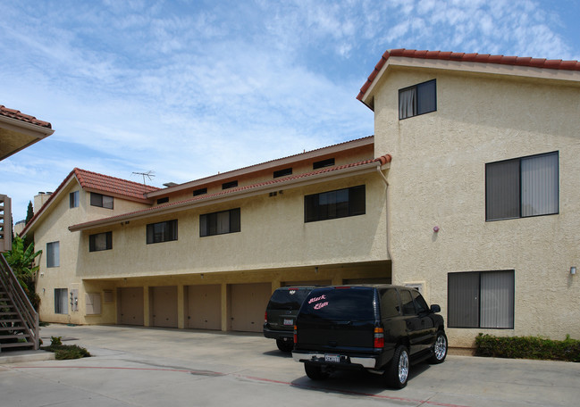 16795 Roosevelt Ln in Huntington Beach, CA - Building Photo - Building Photo