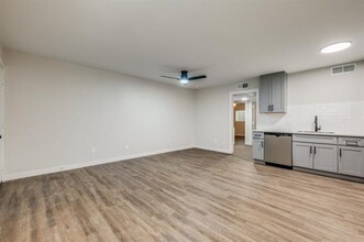 5909 Gaston Ave in Dallas, TX - Building Photo - Building Photo