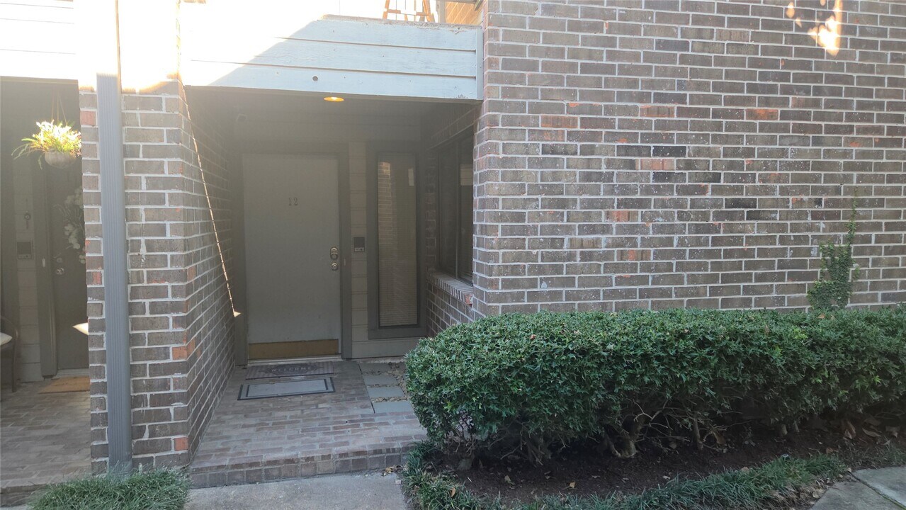 1114 Augusta Dr in Houston, TX - Building Photo