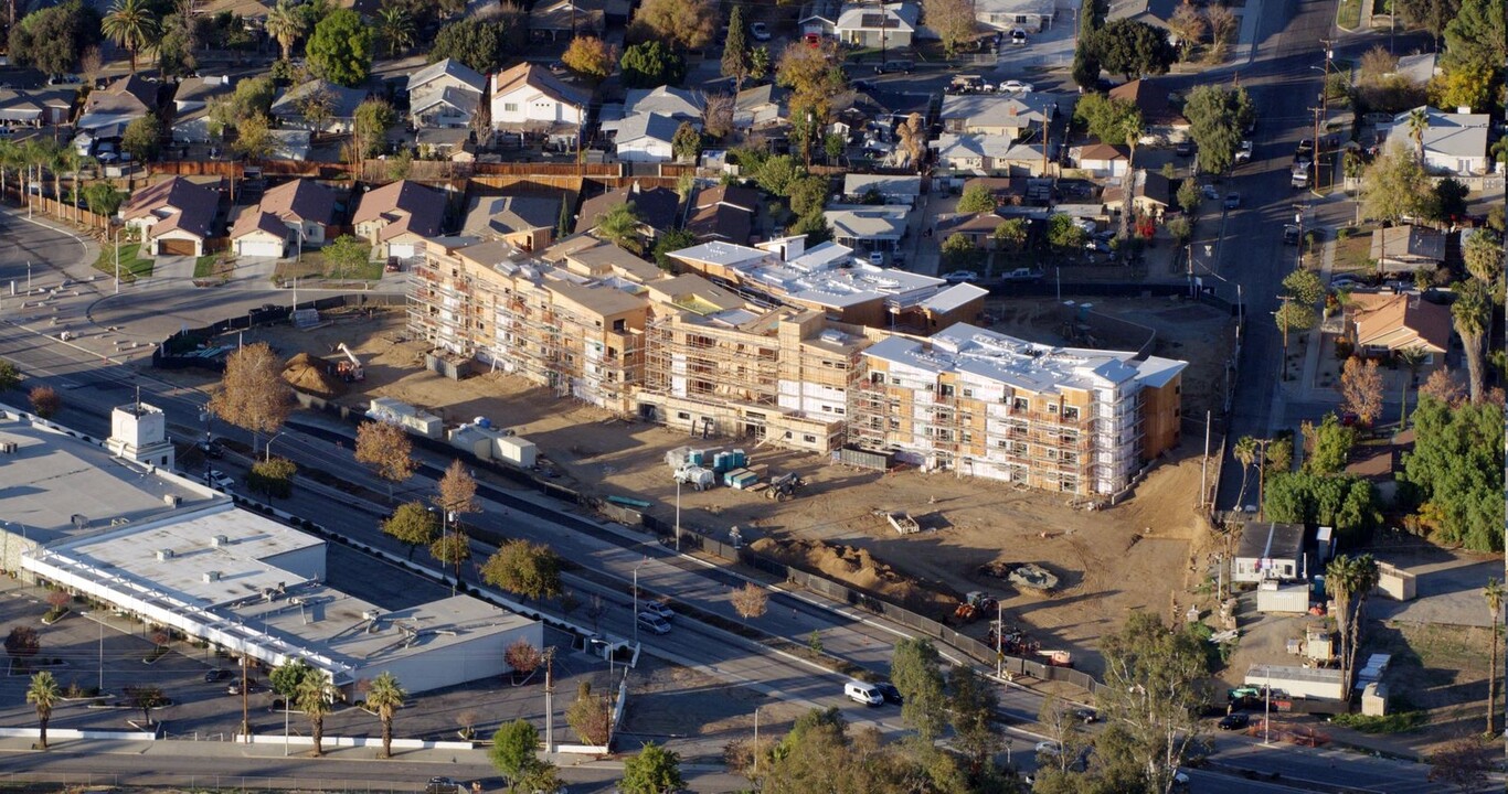 Oasis Senior Villas in Riverside, CA - Building Photo